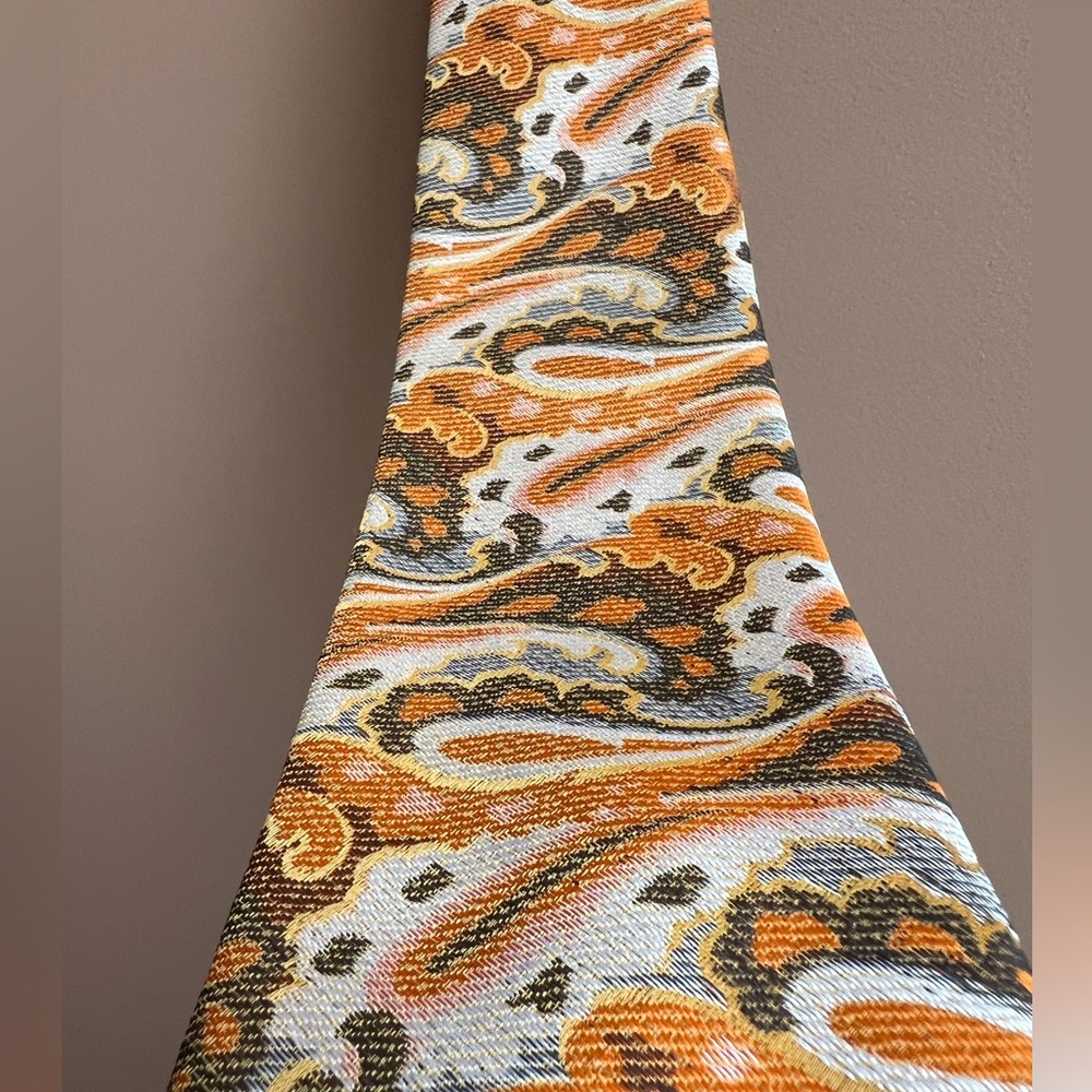 NWOT Vintage Carnaval de Paris Stacked Paisley Tie in Cream, Grey, & Orange. - Picture 3 of 12